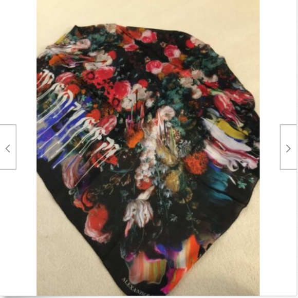 ALEXANDER MCQUEEN Shawl Square Scarf Made in ITALY 100% pure SILK Floral NEW - Picture 6 of 8